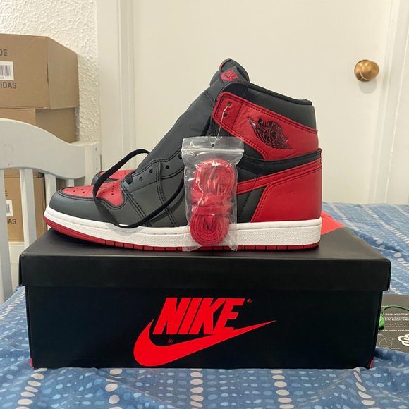 Jordan 1 Retro Bred “Banned” (2016) SHIP ONLY